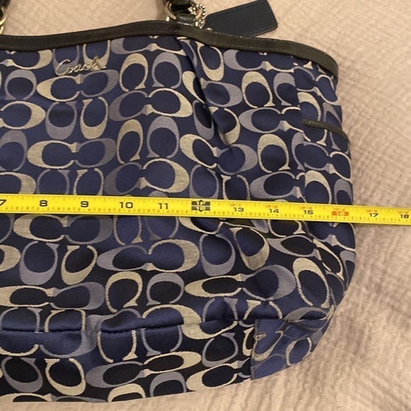 COACH vintage shoulder bag in very good condition. - Picture 14 of 15